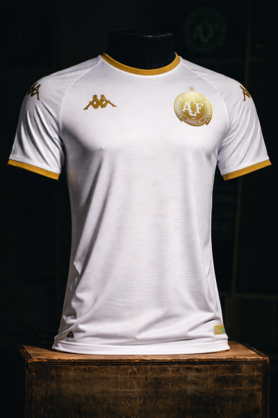 PR&Eacute;-VENDA Camisa Chapecoense II 2026 Away &ndash; Player Kombat &ndash; Branco/Dourado &ndash; Masculina
